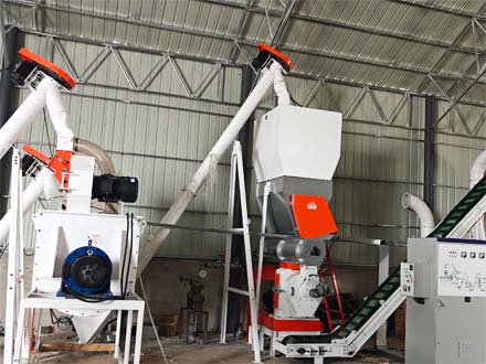 强福机械32型饲料颗粒生产线安装内蒙古项目