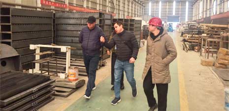 中亚客户访问强福机械购买成套饲料颗粒设备