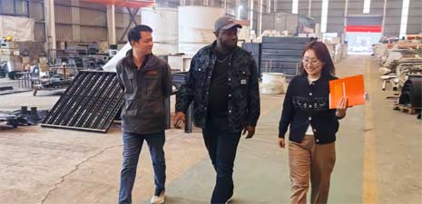 非洲客户访问强福机械购买成套颗粒饲料生产设备