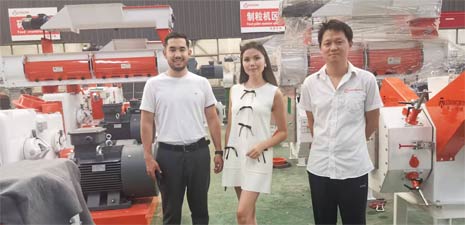 中亚客户访问强福机械购买颗粒饲料设备