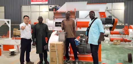 西非客户访问强福饲料机械客户满意我们的设备